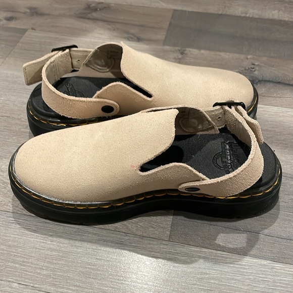 Dr Martens Women's Cream Carlson Suede Slingback Mules - Picture 11 of 16